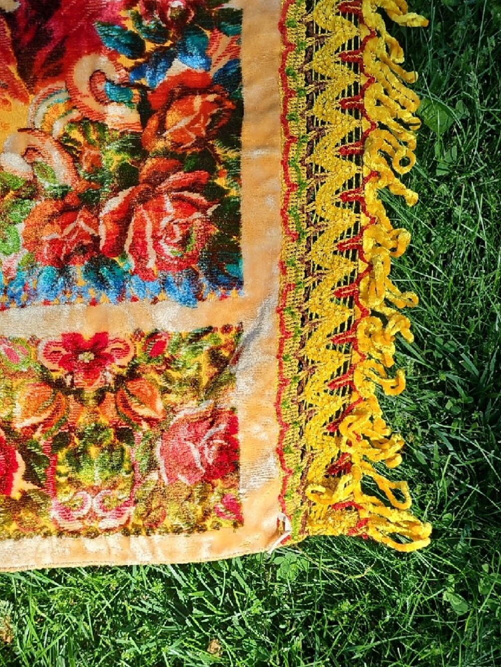 Vibrant Floral Tapestry Bedspread with Cherub Motif - Picture 5 of 9